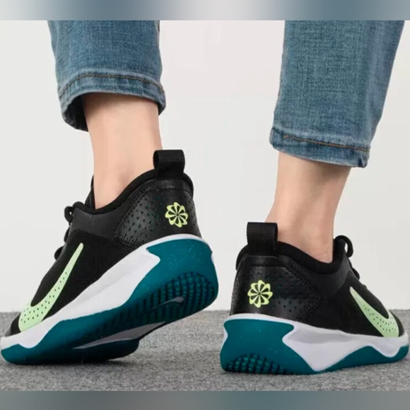 Nike Omni Multi Court Black Hardly Volt Sneakers Size 6Y MSRP $90 - Picture 2 of 11